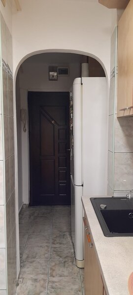 Berceni, Brancoveanu, Izvorul Oltului, etaj 2, bloc reabilitat